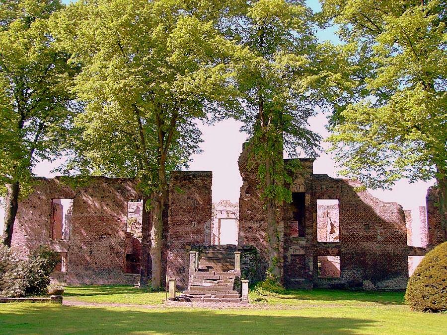 schloss hertefeld im jahr 2002