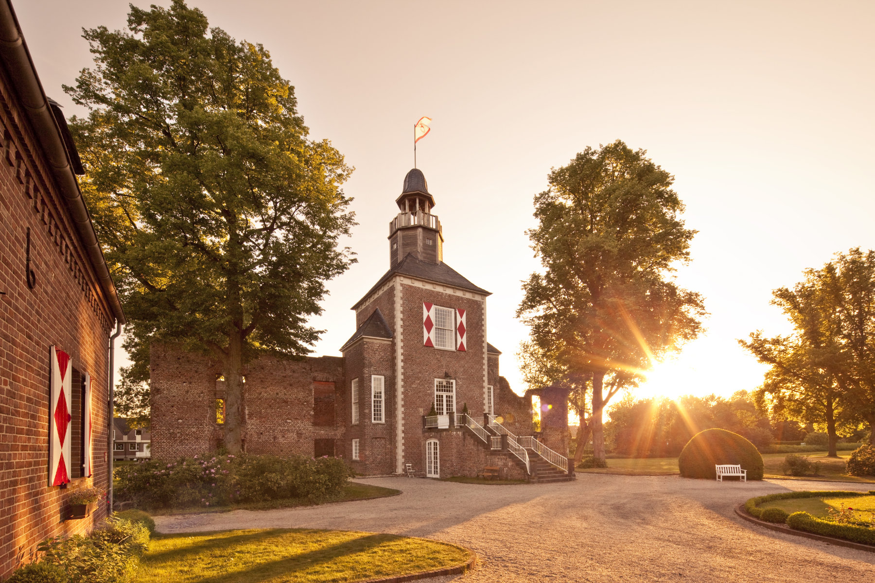 hertefeld-schlossturm-sonnenuntergang