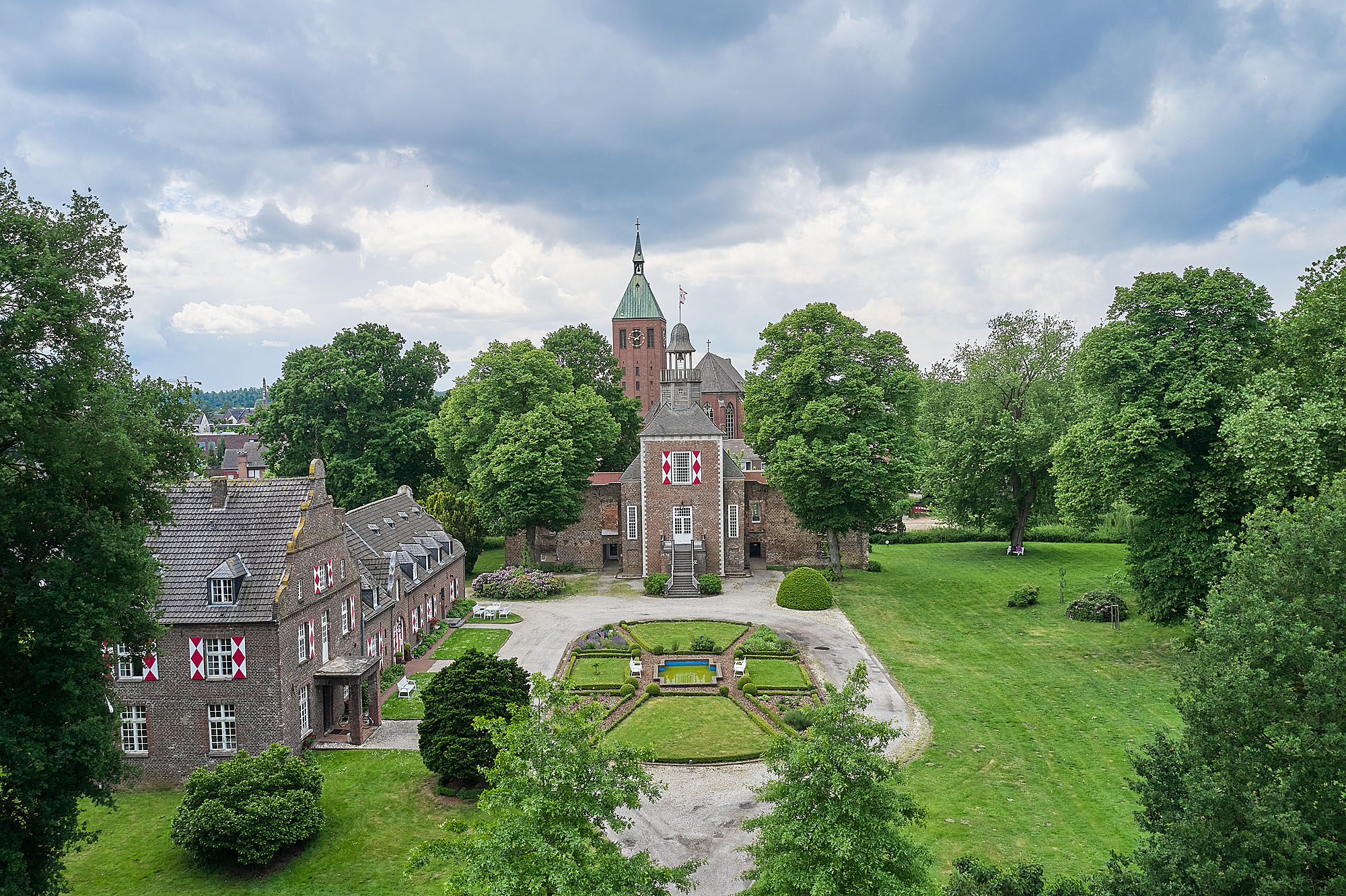 Das Anwesen Hertefeld von oben