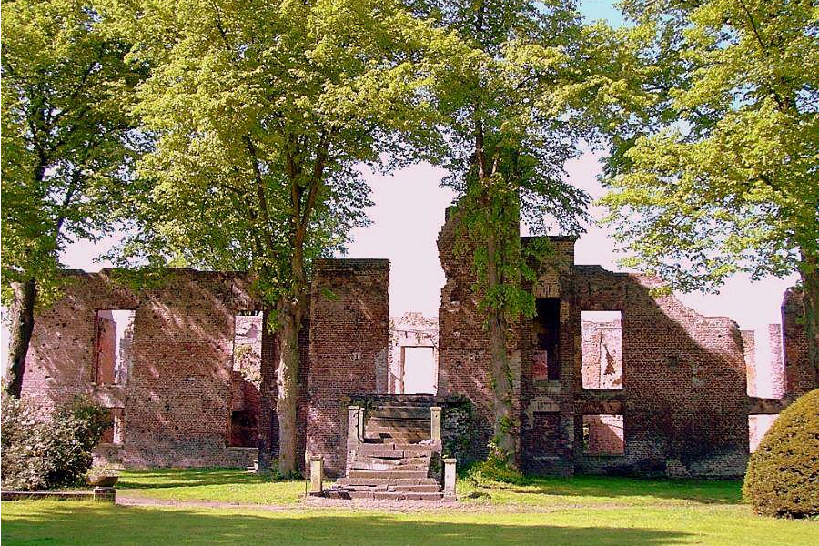 schloss hertefeld im jahr 2002